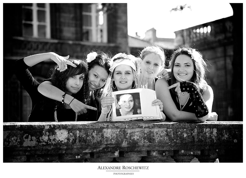 Les photos de l'enterrement de vie de jeune fille (EVJF) de Sophie à Bordeaux, avant son mariage le 20 juillet !