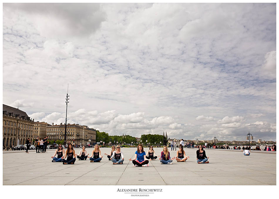 Les photos de la séance EVJF de Marine à Bordeaux centre, du Jardin public au Miroir d'eau. Alexandre Roschewitz Photographies.