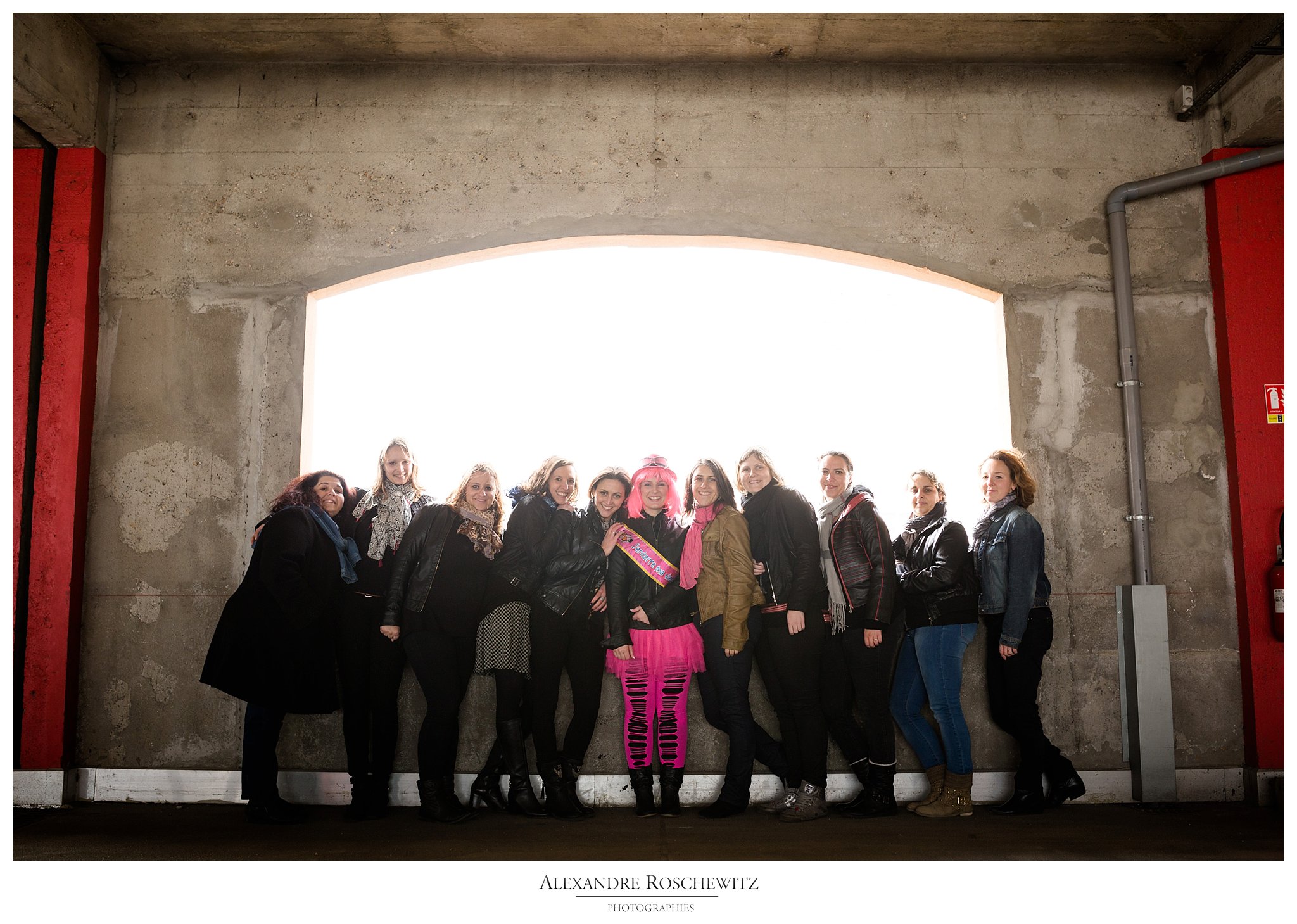 Les photos de la séance EVJF à Bordeaux centre de Chrystelle et ses 10 amies. Alexandre Roschewitz Photographies