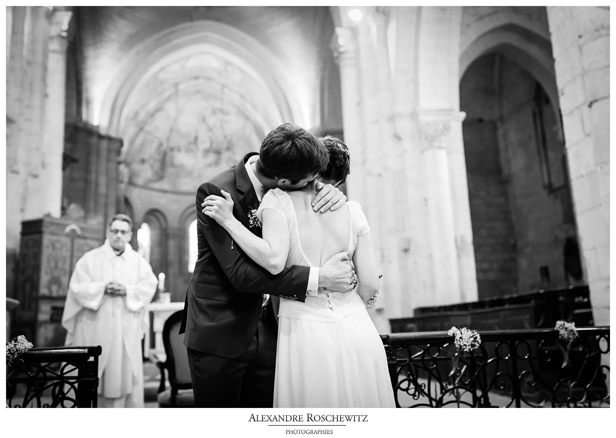Photos du mariage de Soline et Quentin en Dordogne, aux Eysies de Tayac, à l'Abbaye de Cadouin et au Château de la Bourlie. Alexandre Roschewitz Photographies