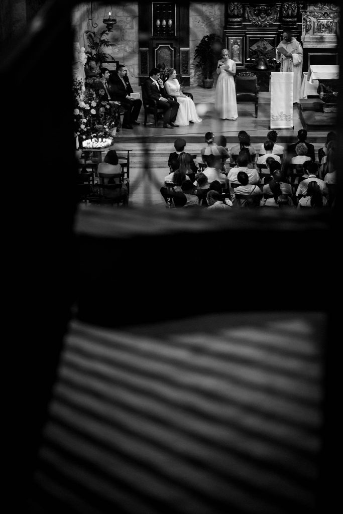Les photos du mariage civil et religieux d'Aurore et Grégory à la Chartreuse des Eyres de Podensac et Pessac. Photographe mariage reportage Bordeaux et Gironde.