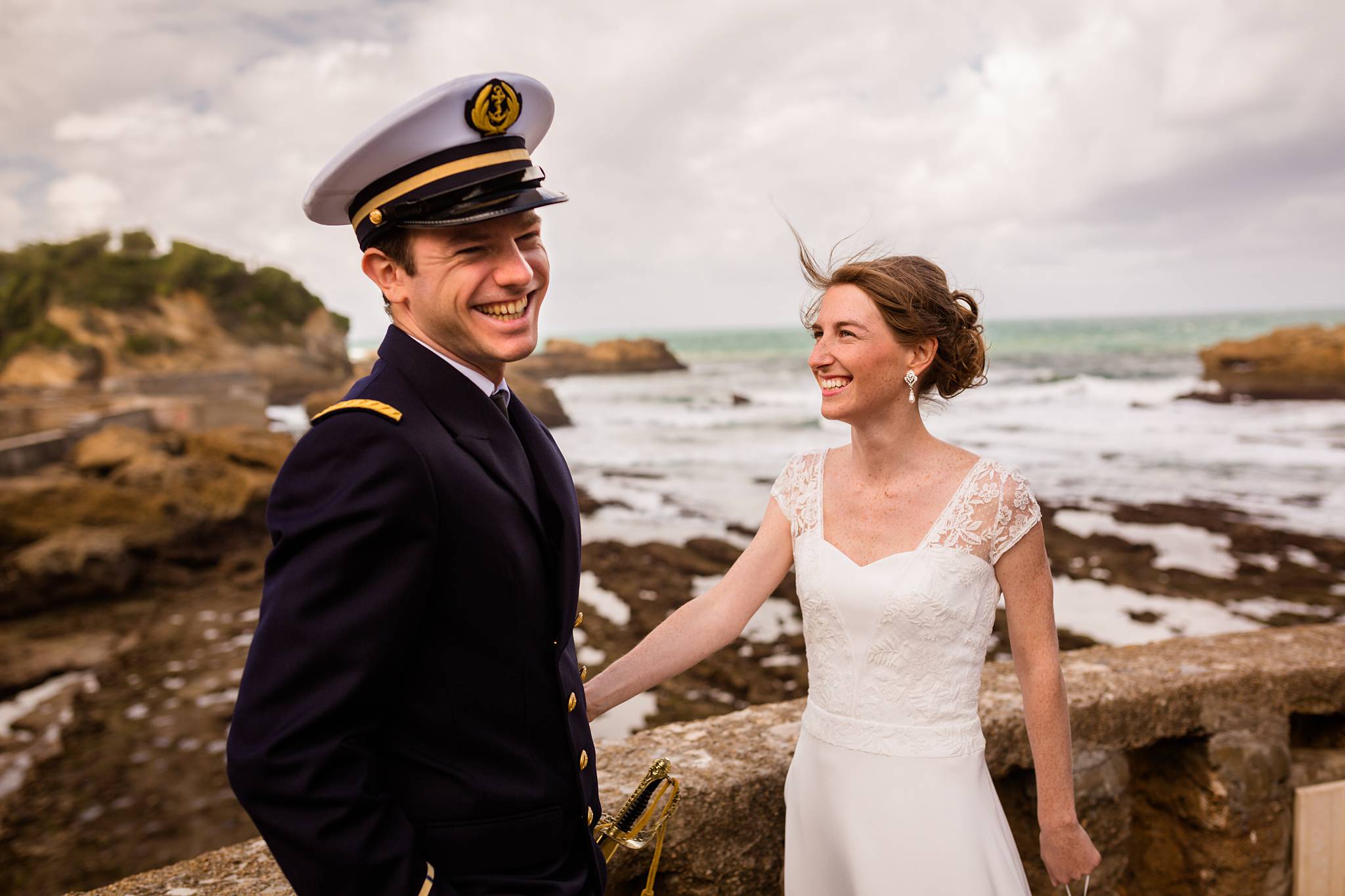 Les photos de mariage de Florine et Martial au Château de Brindos, à Biarritz, Pays Basque. Destination Wedding Photographer.