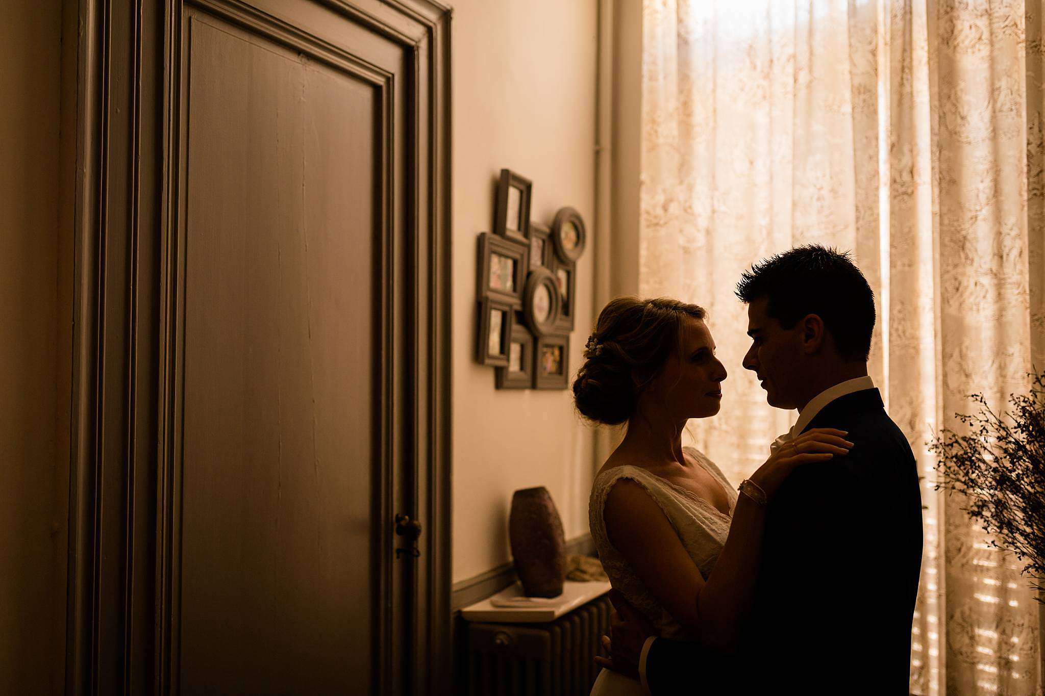 Photos de mariage et couple intimes à la Chartreuse des Eyres à Podensac.