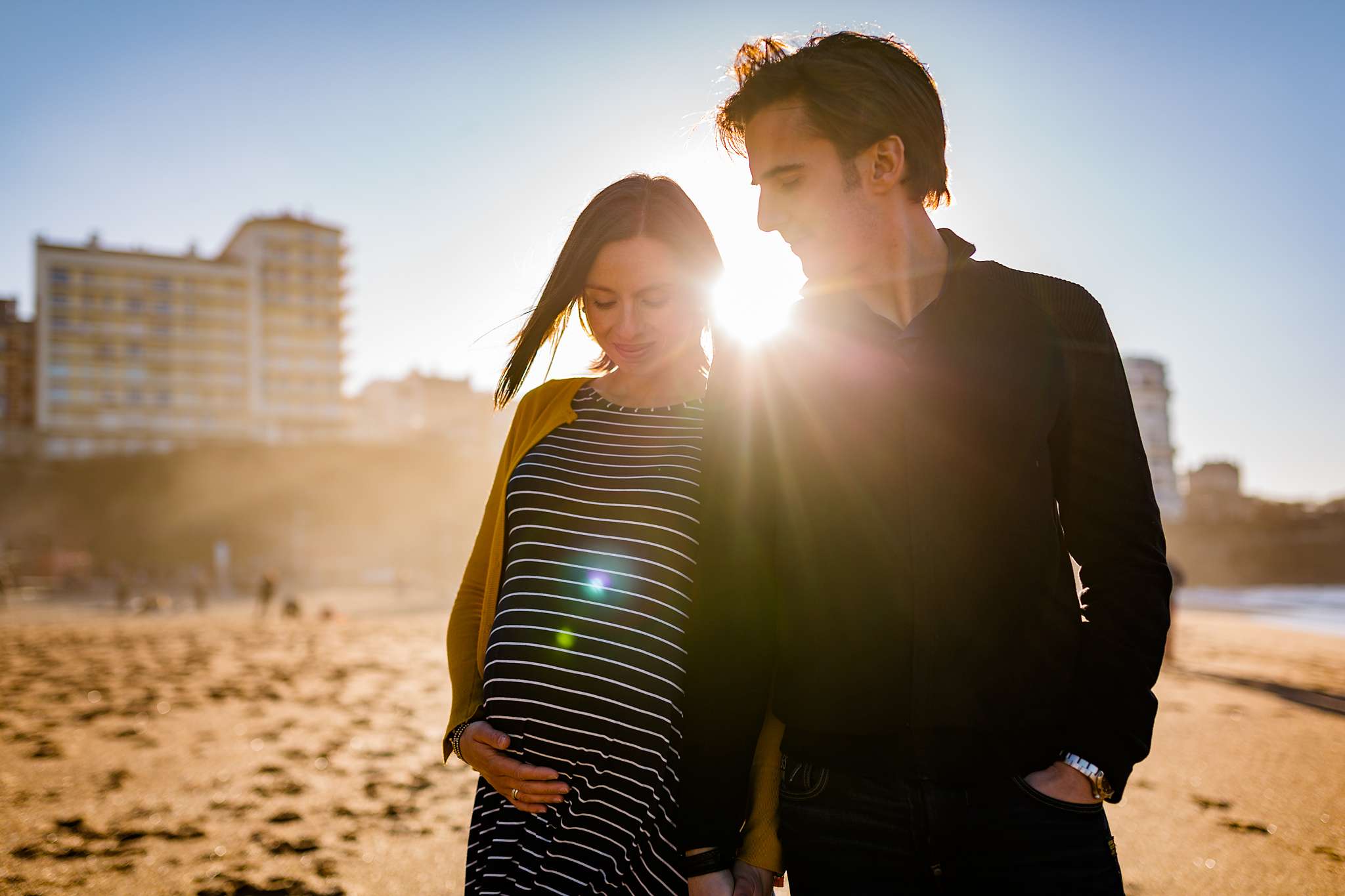 Les photos de grossesse et couple de Sophie et Rodolphe, à Biarritz Pays Basque ! Après sont EVJF il y a quelques années, voici Sophie enceinte. C'est beau. :)