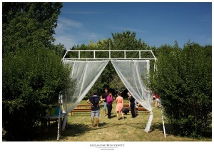 Les photos du mariage civil et laïque de Natacha et Olivier, à Corme écluse puis au Domaine du Seudre à Saint-Germain du Seudre. Alexandre Roschewitz Photographies.