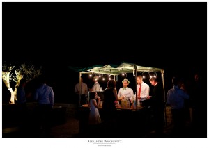 Photos de mariage à La Rochelle, avec Caroline et Charles en chefs de gare ! Cocktail et soirée à l'Abbaye de la Grâce Dieu. Alexandre Roschewitz Photographies.
