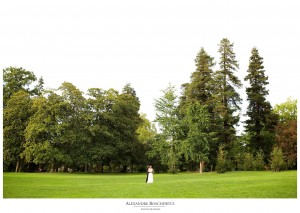 La séance Day After d'Olivia et Cyril au Jardin Public de Bordeaux, après leur mariage au Château Pape Clément. Alexandre Roschewitz Photographies.