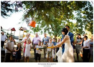 Les photos du mariage d'Amandine et Adrien a Beychac et Caillau, au Château Lamothe du Prince Noir et au Domaine de la Grave. Alexandre Roschewitz Photographies.