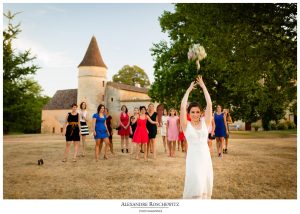 Photos du mariage de Soline et Quentin en Dordogne, aux Eysies de Tayac, à l'Abbaye de Cadouin et au Château de la Bourlie. Alexandre Roschewitz Photographies