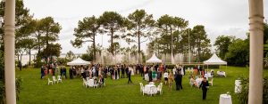 Le reportage photo mariage de Maud et Antoine à l'Eglise Saint-Eloi Andernos et au Tir au Vol Arcachon. Photographe mariage Arcachon et Gironde.