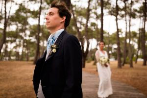 Le reportage photo mariage de Maud et Antoine à l'Eglise Saint-Eloi Andernos et au Tir au Vol Arcachon. Photographe mariage Arcachon et Gironde.