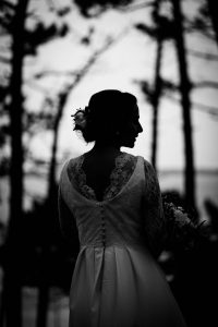 Le reportage photo mariage de Maud et Antoine à l'Eglise Saint-Eloi Andernos et au Tir au Vol Arcachon. Photographe mariage Arcachon et Gironde.