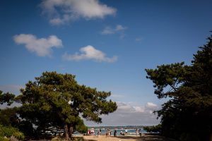 Le photoreportage du mariage de C+B au Cap Ferret, à la Mairie, à l'Eglise Notre-Dame des Flots et au Pinasse Café, devant le bassin d'Arcachon.