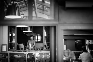 Le photoreportage du mariage de C+B au Cap Ferret, à la Mairie, à l'Eglise Notre-Dame des Flots et au Pinasse Café, devant le bassin d'Arcachon.