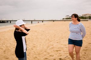 La séance photo de l'enterrement de vie de jeune fille de Marie au centre d'Arcachon en Gironde et sa plage ! Alexandre Roschewitz Photographe EVJF