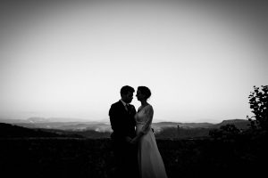 Photo du mariage de Oriane Guillaume à Privas / Lyas et au Château de Liviers en Ardèche, avec sa cérémonie laique en plein air dans le jardin et photobooth.