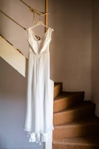 Le reportage photo du mariage civil et laïque de Floriane et Henry à Saint-Aubin de Médoc et au Château de Mouchac, entre nature et vignes.