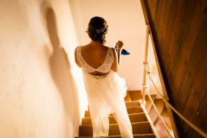 Le reportage photo du mariage civil et laïque de Floriane et Henry à Saint-Aubin de Médoc et au Château de Mouchac, entre nature et vignes.