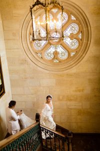 Les photos du reportage mariage civil et laïque de Charline et Yohan : Mairie de Mérignac et Château Pape Clément Grand Cru Pessac. Photographe mariage Gironde.