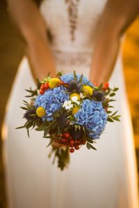 Le reportage photo du mariage civil et laïque de Floriane et Henry à Saint-Aubin de Médoc et au Château de Mouchac, entre nature et vignes.