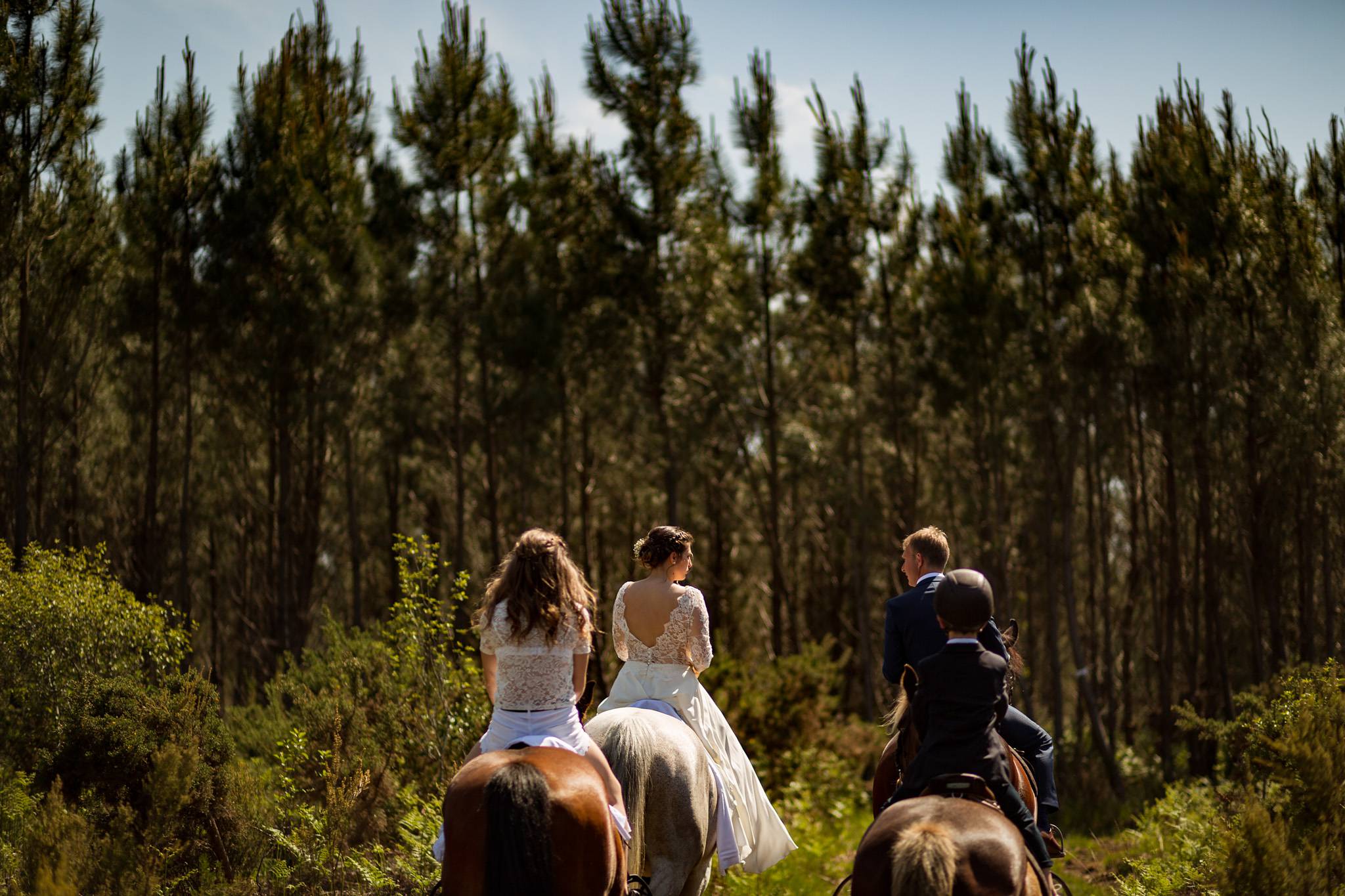 mariage arrivée à cheval