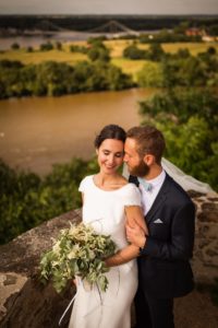 Aperçu des photos du mariage de Hortense et Antoine au Palais Briau à Varades, à l'Abbatiale de Saint Florent-le-Vieil puis au Château de Vair à Anetz.