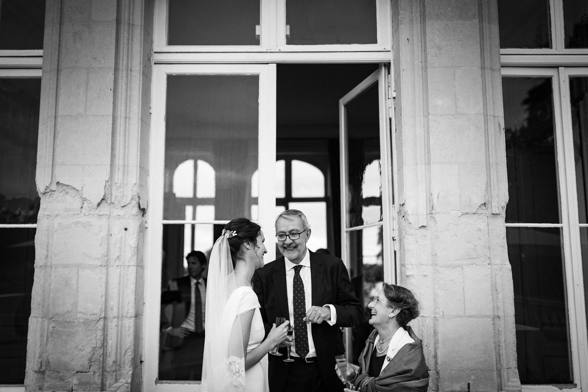 Reportage photos mariage de Hortense et Antoine au Palais Briau à Varades, à l'Abbatiale de Saint Florent-le-Vieil puis au Château de Vair à Anetz.