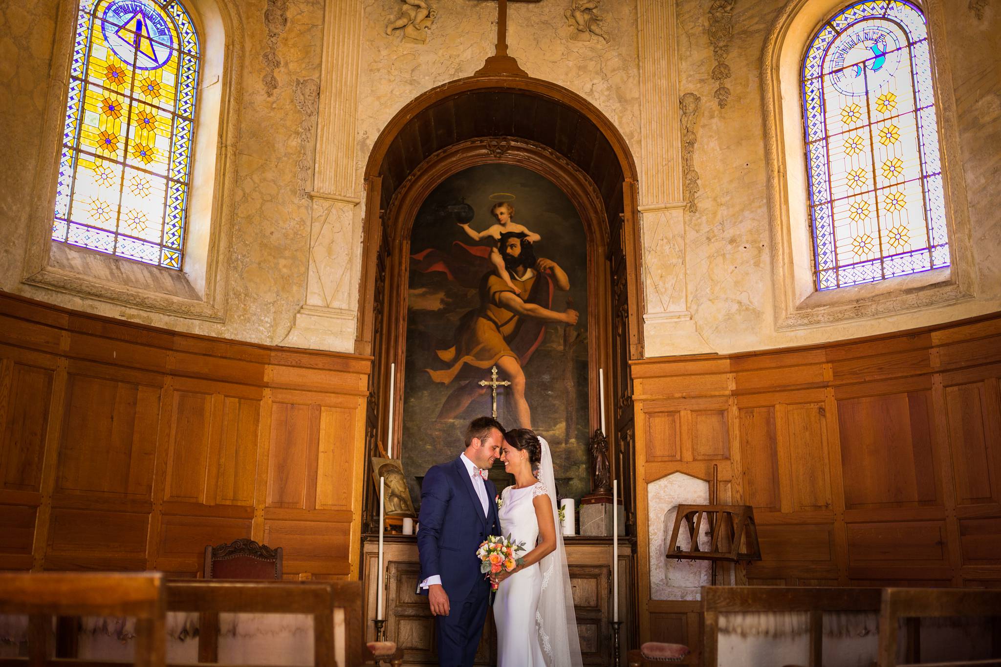 Le reportage photo de reportage du mariage civil et religieux à Vernon, puis au Chateau de Bonnemare en Normandie, avec Victoria et Baptiste.