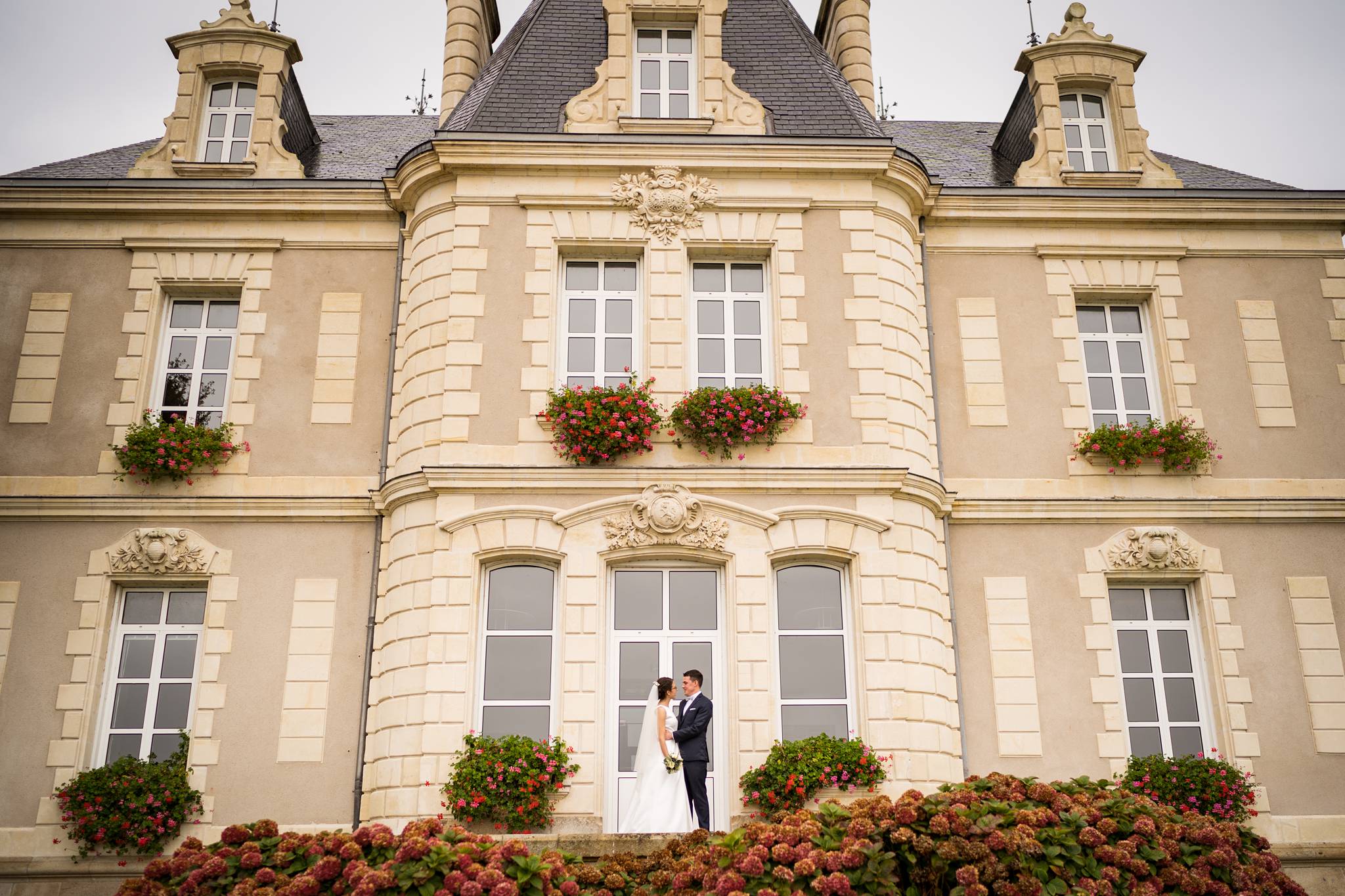 Le reportage photo du mariage civil et Religieux au Pouliguen en Loire-Atlantique, puis au Château de Villeneuve à Guérande. Sans oublier le Brunch !