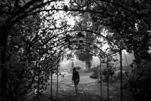 Les photos du mariage religieux d'Alice et François-Maxime au Domaine de La Fauconnie en Dordogne. Un mariage classe, DIY dans un lieu magique.
