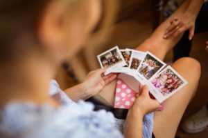 Les photos du mariage religieux d'Alice et François-Maxime au Domaine de La Fauconnie en Dordogne. Un mariage classe, DIY dans un lieu magique.