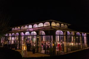 Les photos du mariage religieux d'Alice et François-Maxime au Domaine de La Fauconnie en Dordogne. Un mariage classe, DIY dans un lieu magique.