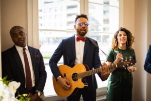 Le reportage photo du mariage de Kenza et Donald, entre France, Centrafrique et Maroc. Préparatifs au Chateau du Tertre et réception au Domaine de Cordet.