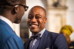 Le reportage photo du mariage de Kenza et Donald, entre France, Centrafrique et Maroc. Préparatifs au Chateau du Tertre et réception au Domaine de Cordet.