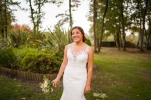 Le reportage photo du mariage de Kenza et Donald, entre France, Centrafrique et Maroc. Préparatifs au Chateau du Tertre et réception au Domaine de Cordet.