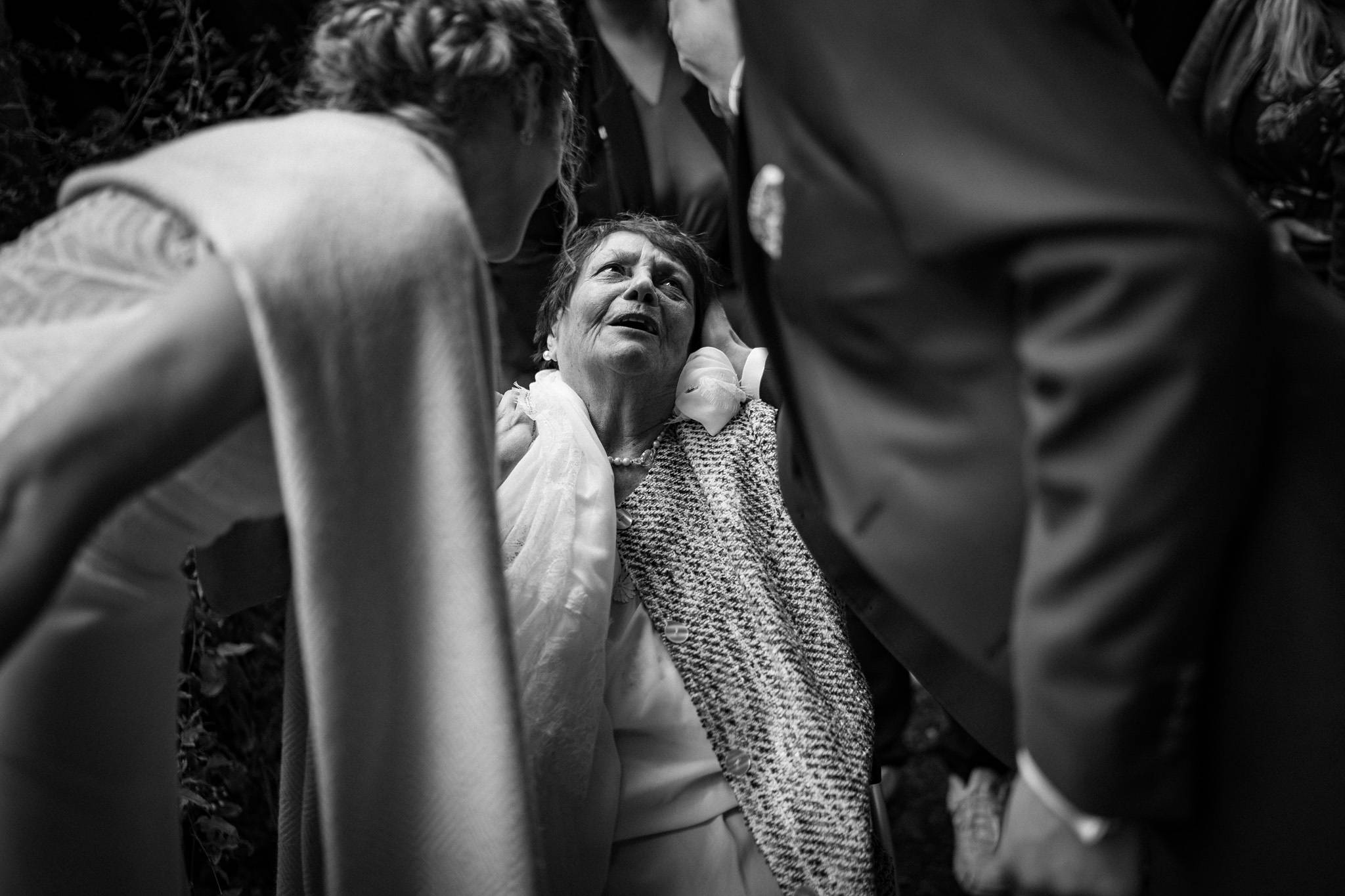 Le reportage photo du mariage et de la cérémonie laïque de Fanny et Thomas à la Chartreuse des Eyres à Podensac. Alexandre Roschewitz photographe.