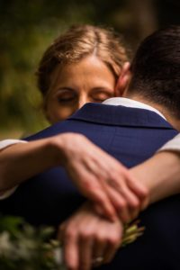 Le reportage photo du mariage et de la cérémonie laïque de Fanny et Thomas à la Chartreuse des Eyres à Podensac. Alexandre Roschewitz photographe.