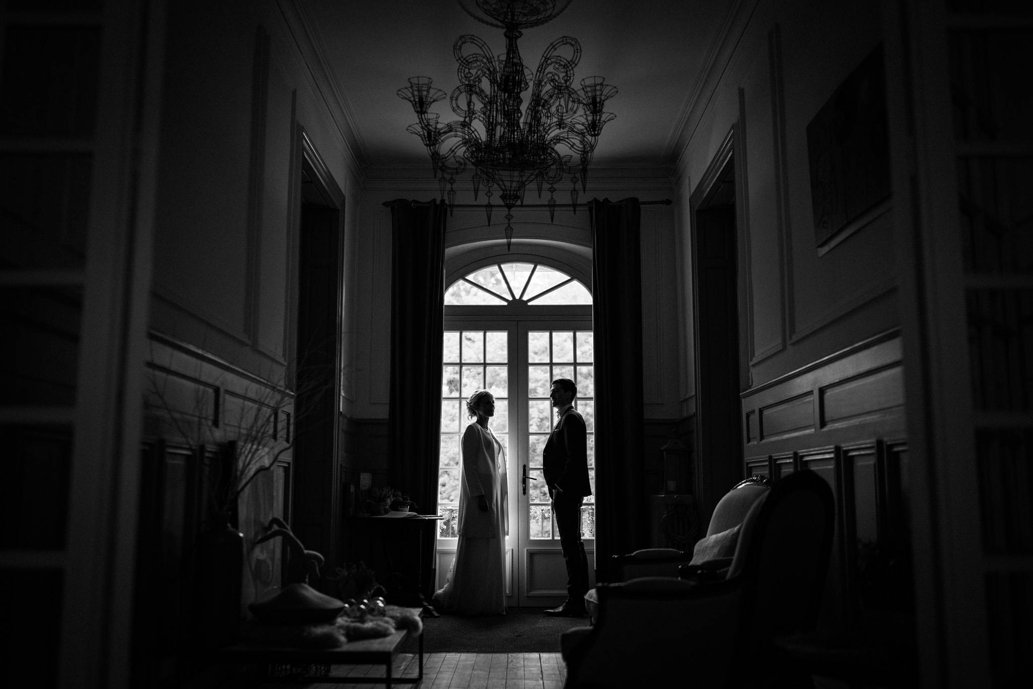 Le reportage photo du mariage et de la cérémonie laïque de Fanny et Thomas à la Chartreuse des Eyres à Podensac. Alexandre Roschewitz photographe.