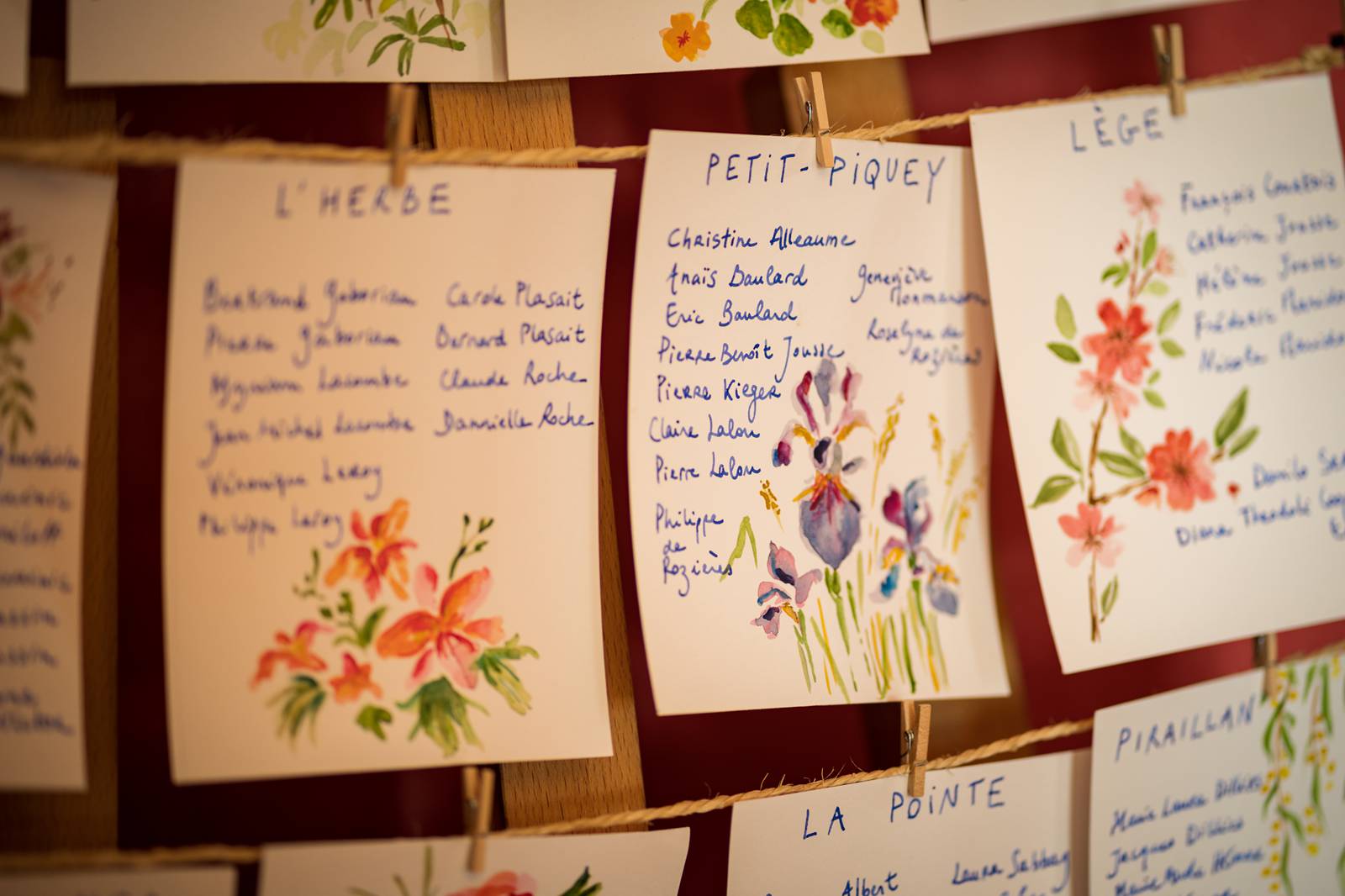 Le reportage photo de mariage à la maison de Capucine et Jean au Cap Ferret. Cérémonie religieuse à Notre Dame des Flots, Pinasse sur le Bassin d'Arcachon...