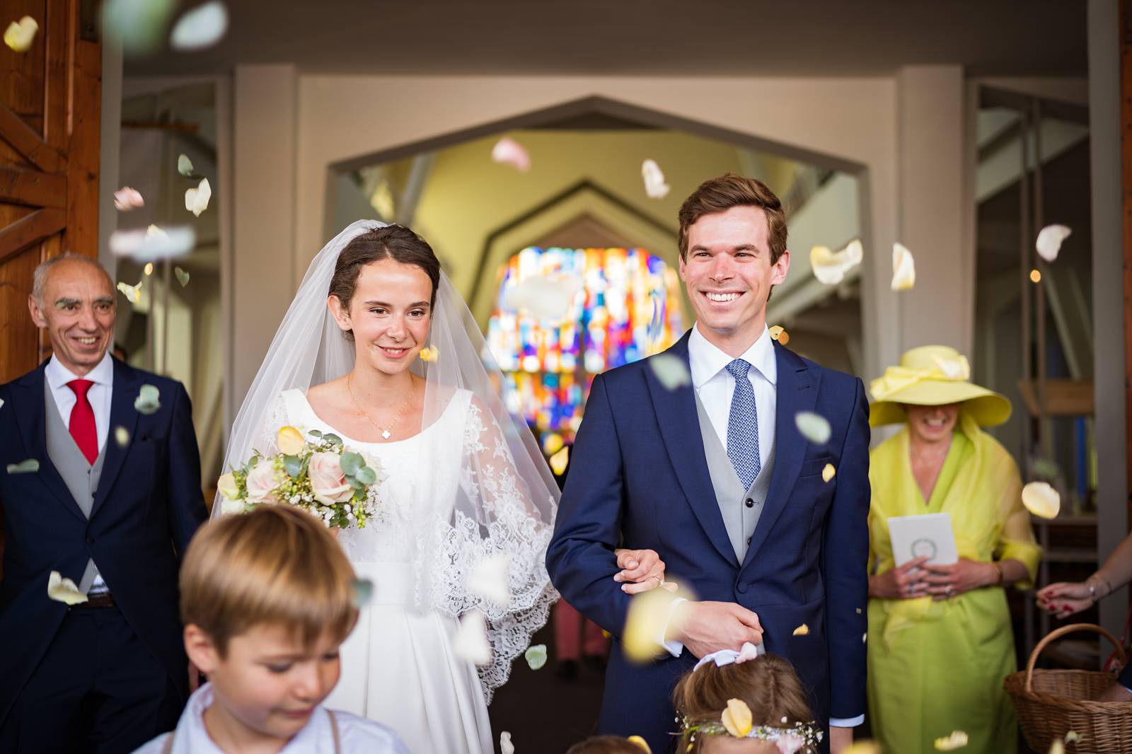 Le reportage photo de mariage à la maison de Capucine et Jean au Cap Ferret. Cérémonie religieuse à Notre Dame des Flots, Pinasse sur le Bassin d'Arcachon...