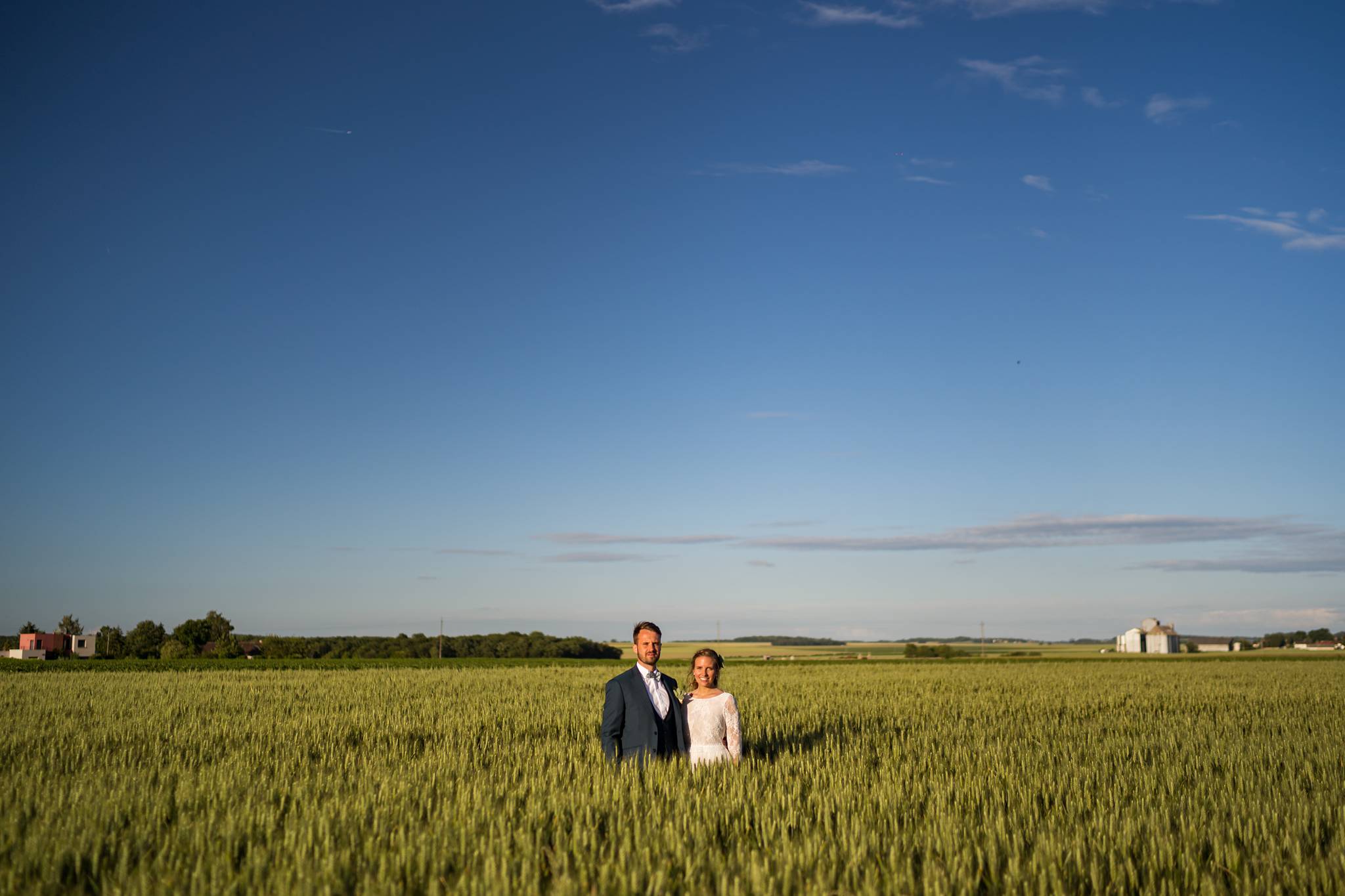 Le mariage laïque à la ferme, dans un champ de blé, en Normandie de Mégane et Florian, avec un passage dans la campagne et au Château Gaillard.