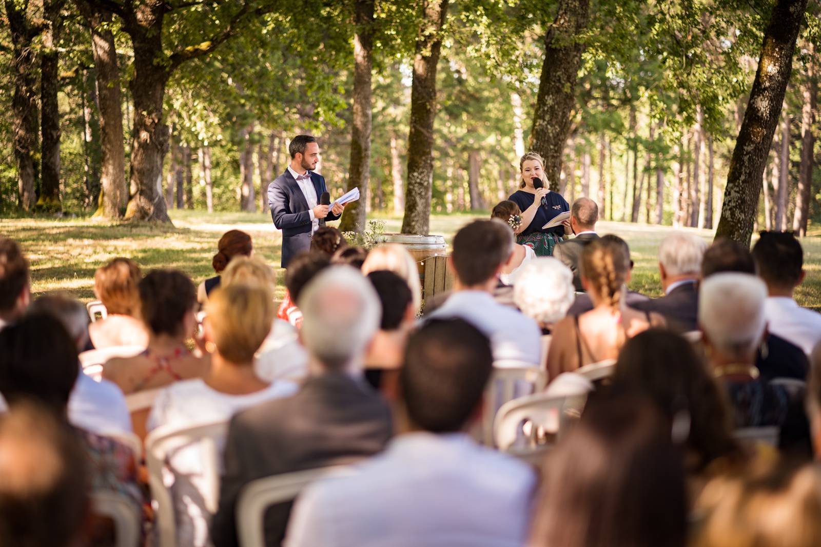 Le reportage photo du mariage civil et de la cérémonie laïque de Hélène et Alexis à Pessac puis au Château de Flojague. Alexandre Roschewitz Photographe Mariage
