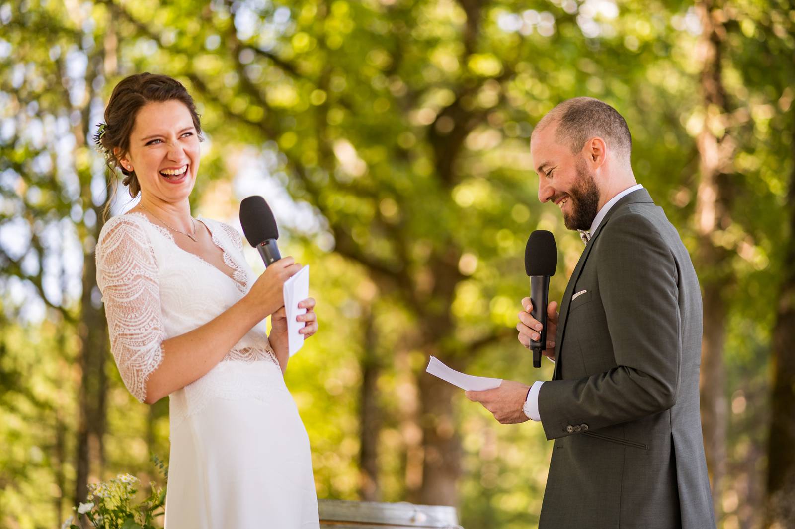 Le reportage photo du mariage civil et de la cérémonie laïque de Hélène et Alexis à Pessac puis au Château de Flojague. Alexandre Roschewitz Photographe Mariage