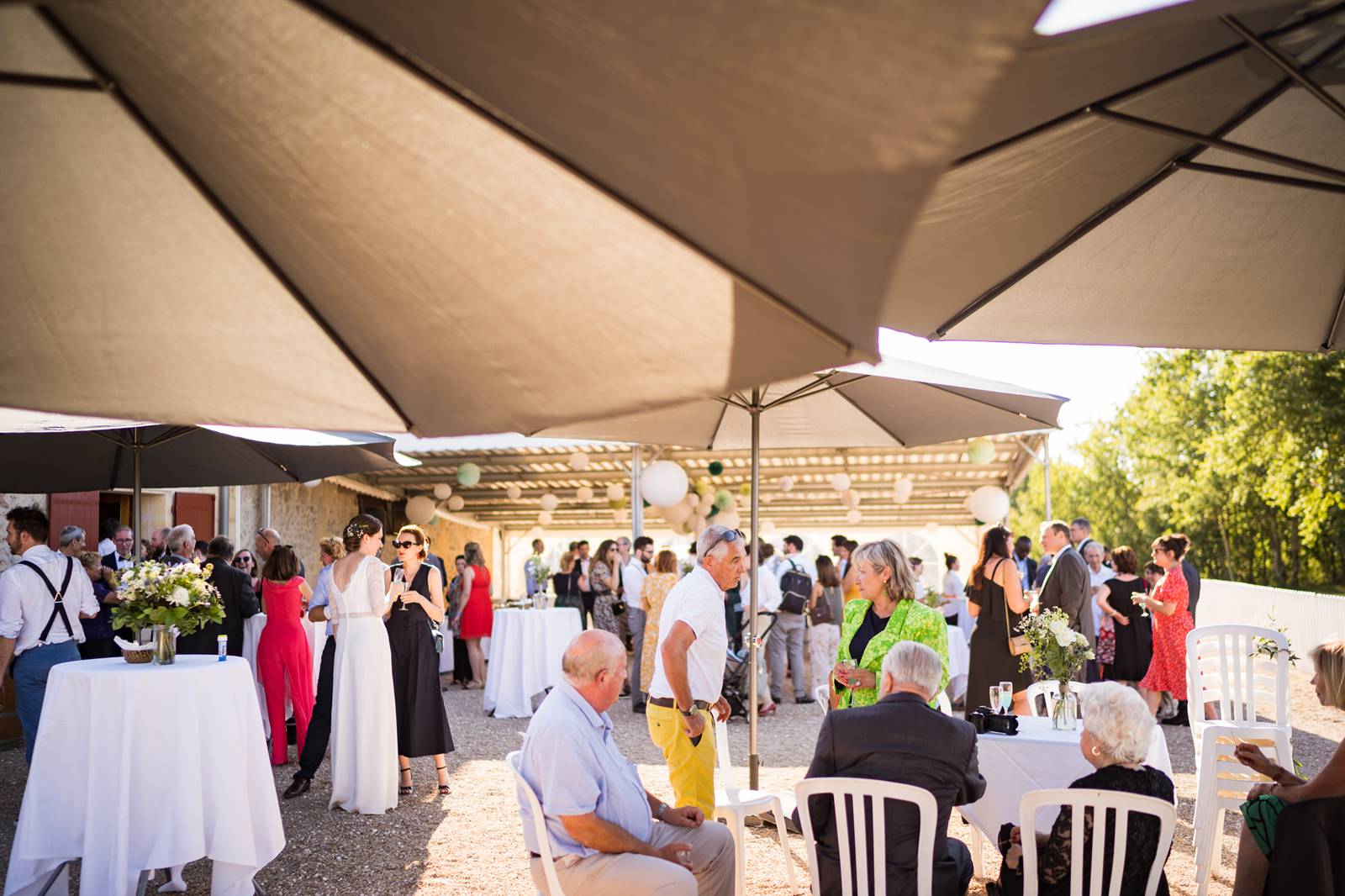 Le reportage photo du mariage civil et de la cérémonie laïque de Hélène et Alexis à Pessac puis au Château de Flojague. Alexandre Roschewitz Photographe Mariage