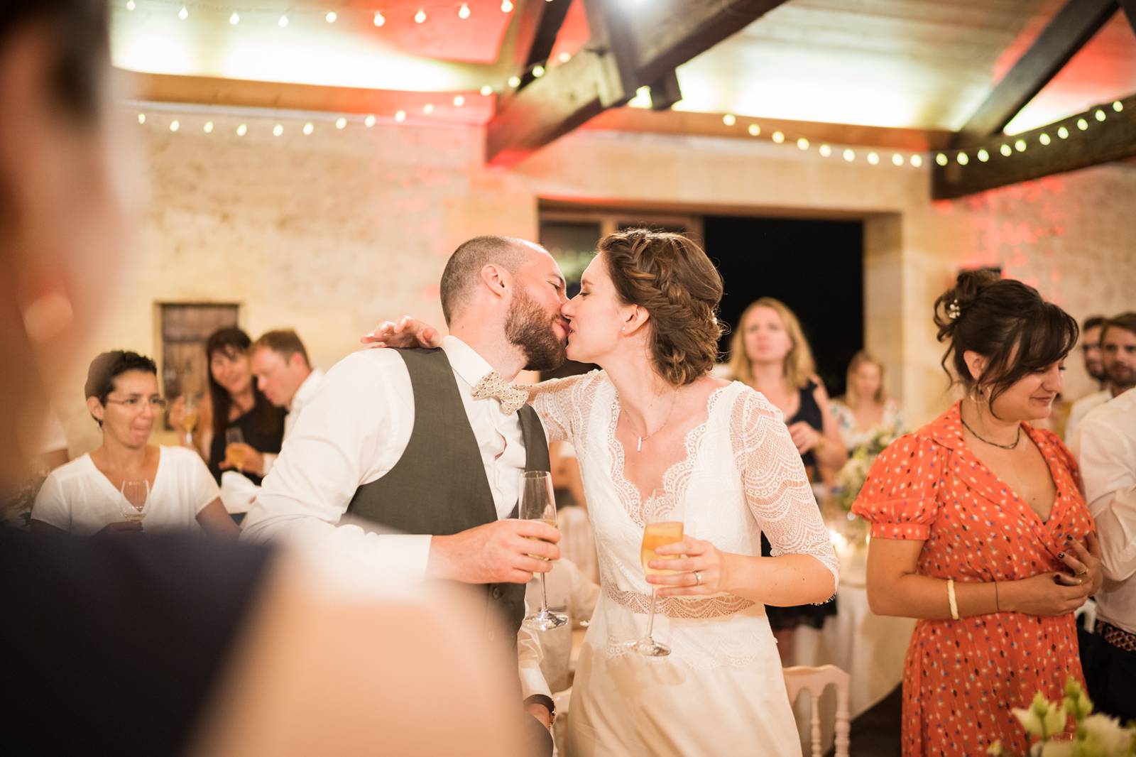 Le reportage photo du mariage civil et de la cérémonie laïque de Hélène et Alexis à Pessac puis au Château de Flojague. Alexandre Roschewitz Photographe Mariage