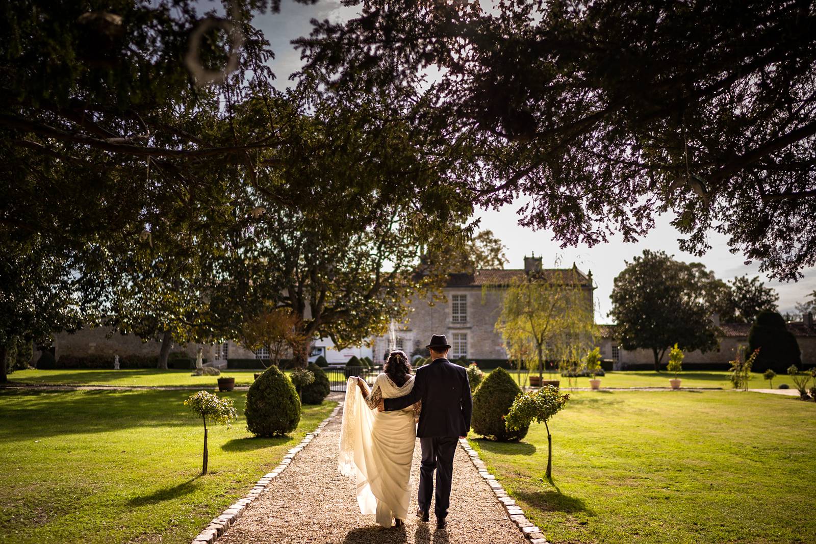 Le reportage photo du mariage Lysianne et Thierry, entre Inde et France, au Chateau de La Ligne, et à Villenave d'Ornon. Alexandre Roschewitz Photographe.