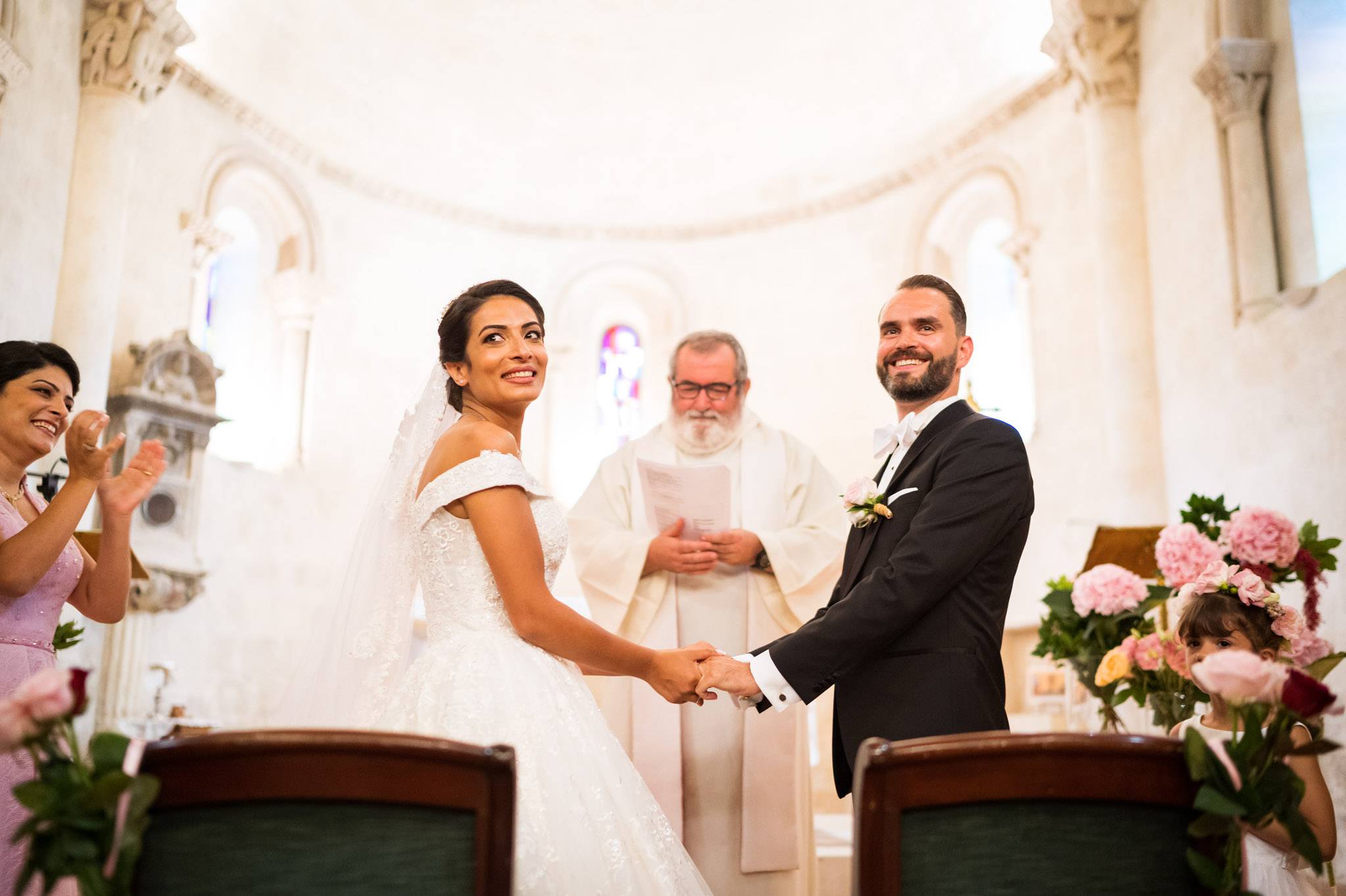 Le reportage mariage franco-libanais à Bouliac de Nicole et Sébastien puis au Château Pape Clément à Pessac. Alexandre Roschewitz Photographe Mariage.