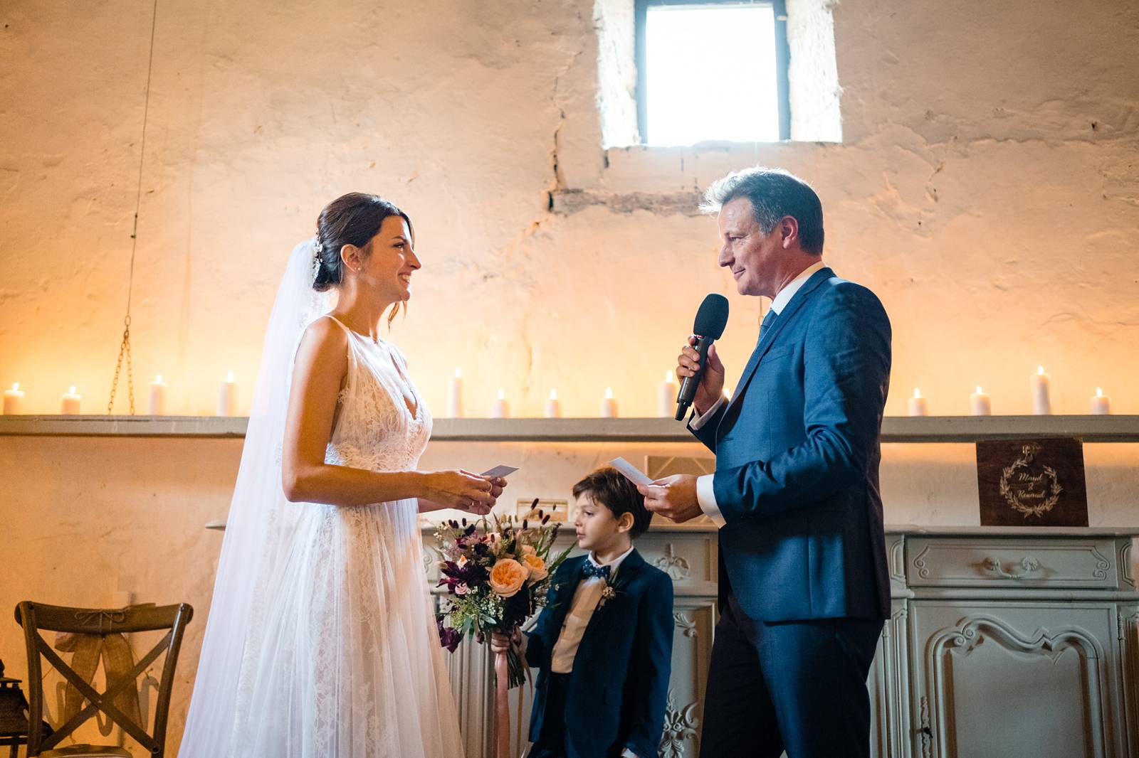 Le teaser du mariage de M+R au Château Rigaud en Gironde, avec une merveilleuse cérémonie laïque et une famille recomposée soudée.