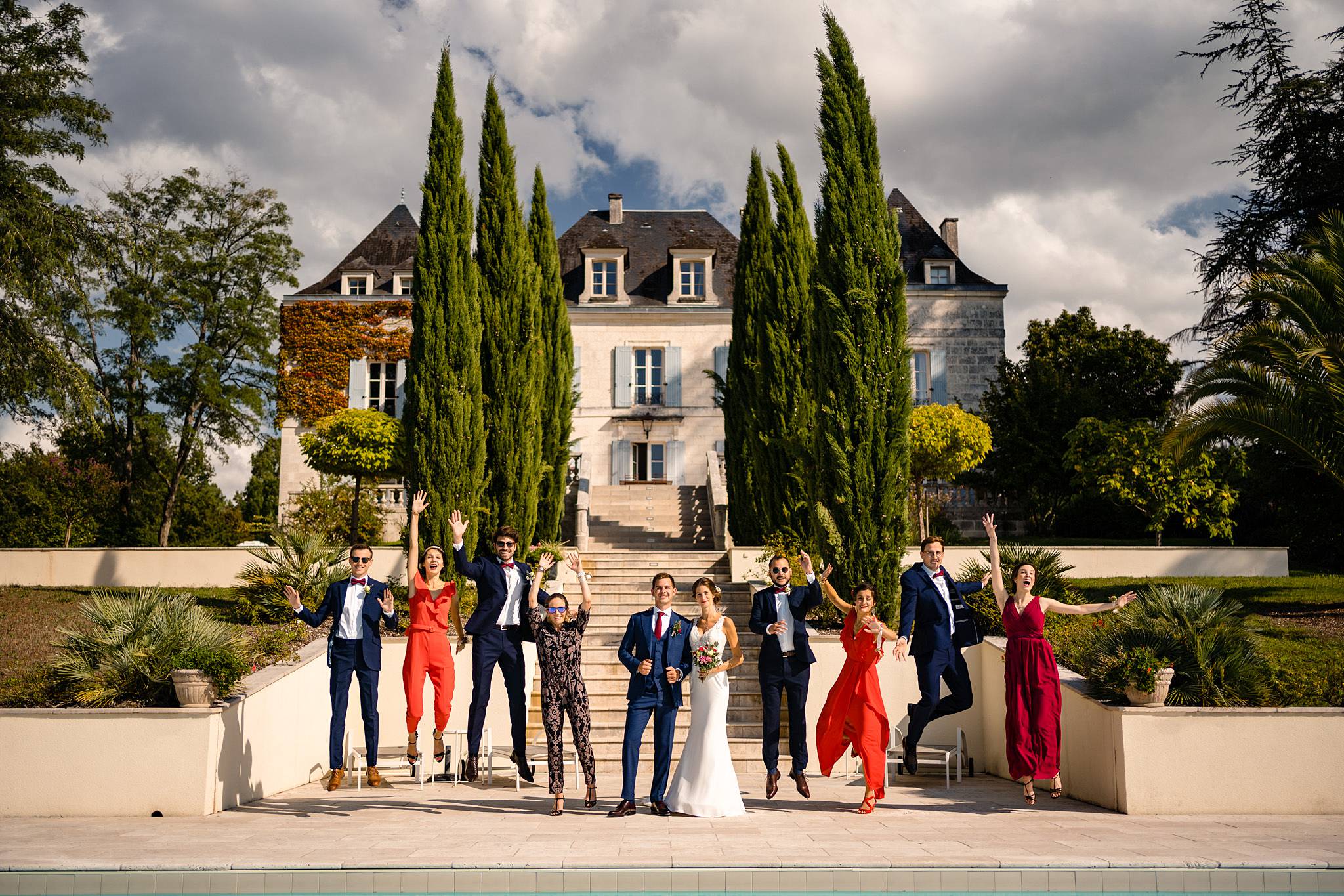 Photos du mariage civil de C+PQ à la Mairie de Bordeaux et du mariage laïque au Domaine de La Fauconnie en Dordogne. Un mariage haut de gamme en Dordogne.