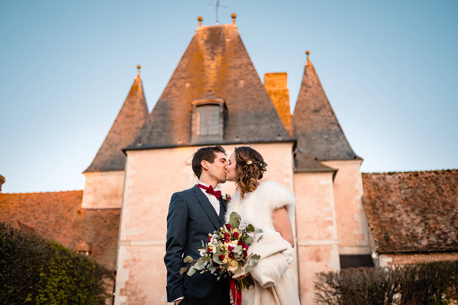 L'aperçu du mariage laïque international de Anneke et Jonathan au Château de Bonnemare en Normandie. Alexandre Roschewitz, photographe mariage.